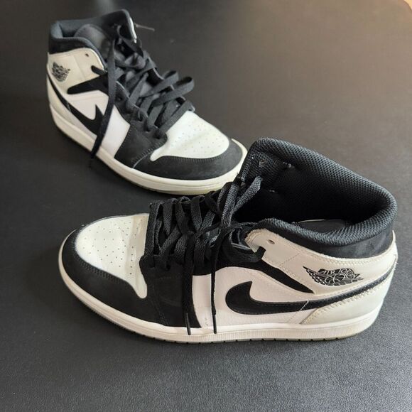 Nike Air Jordan 1 Mid SE Diamond White Black [DH6933-100]‎ Men's Size 9.5 - Picture 1 of 5